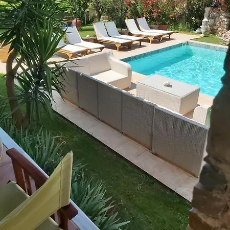 Amomos With Swimming Pool Villa